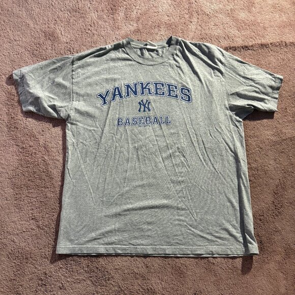 Vintage 2000s‎ Majestic Yankees T-Shirt - Picture 1 of 3